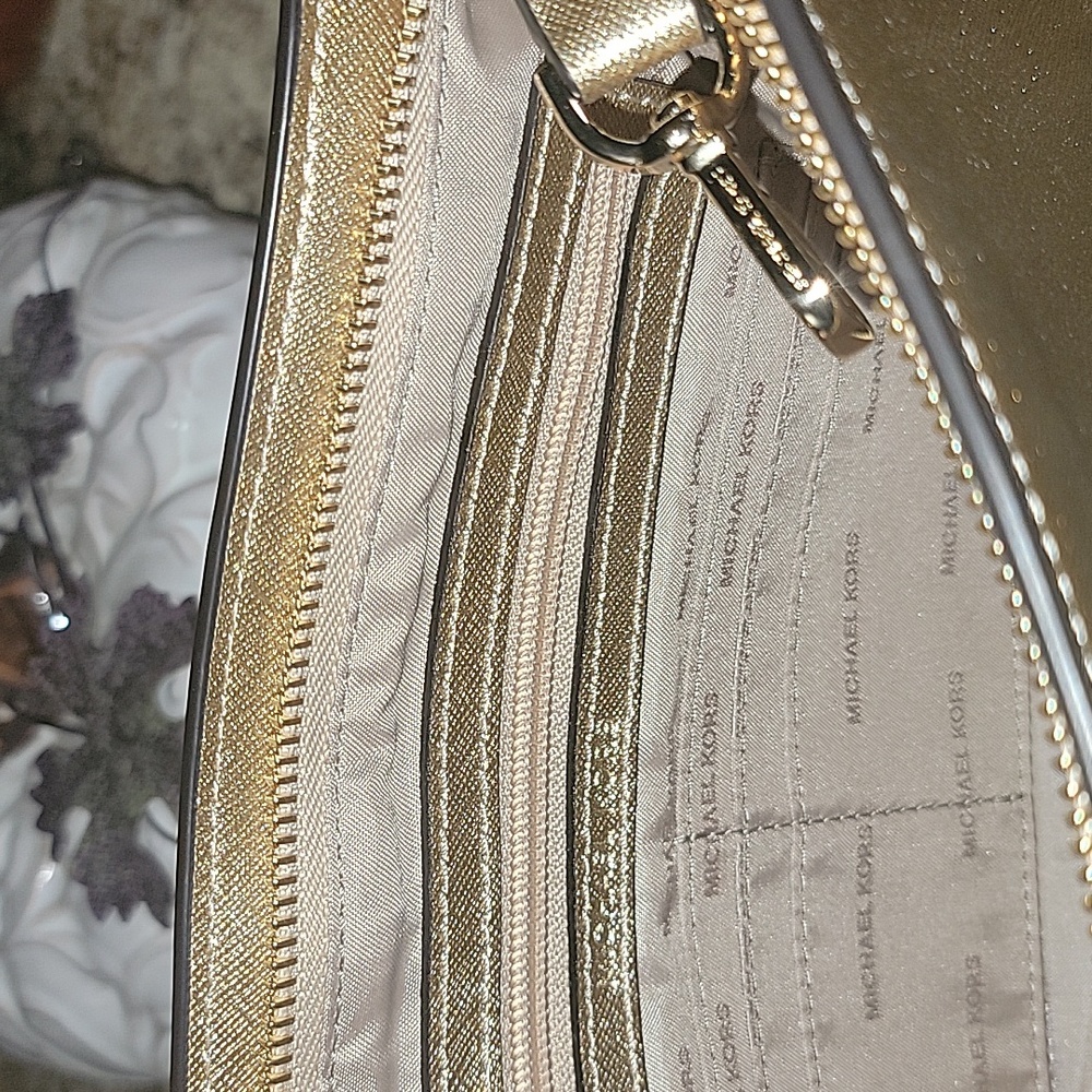 Michael Kors NWOT Metallic Gold Crossbody - Picture 9 of 11